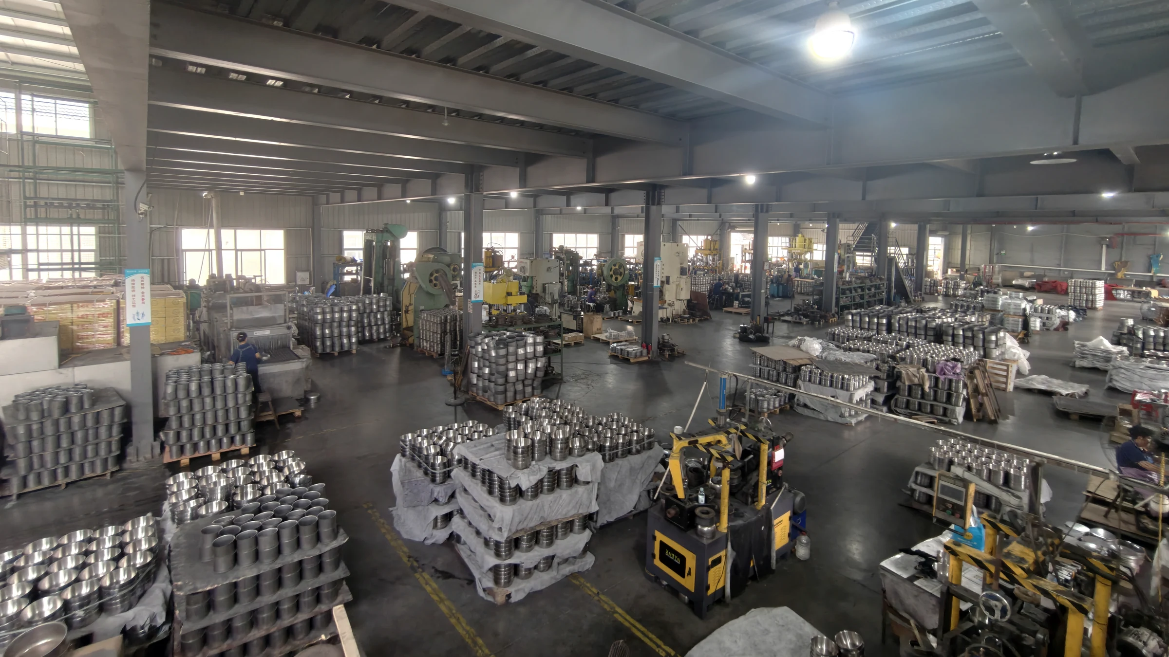 Wide view of ANMEI cookware factory production floor
